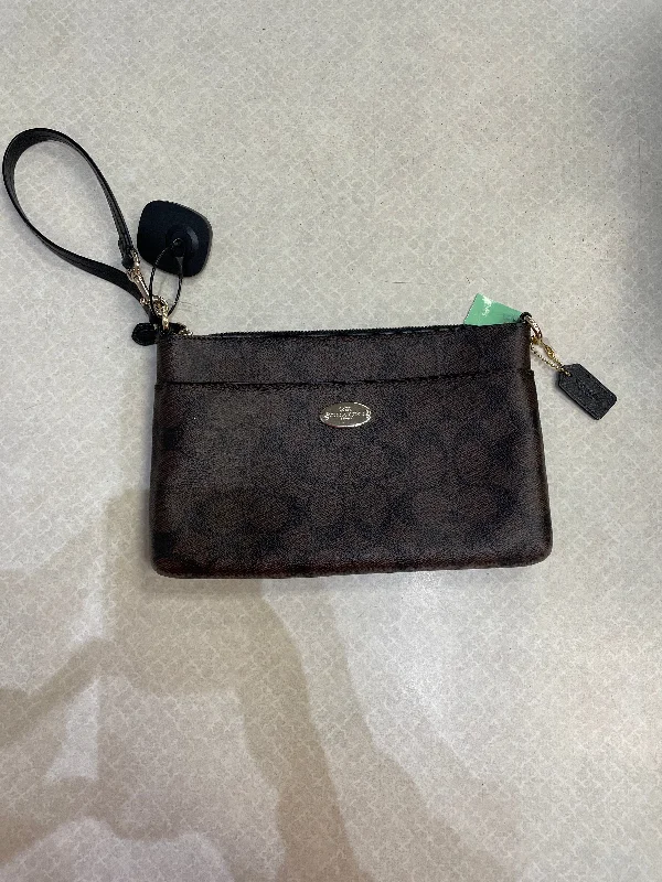 Coach crossbody bags with a printed floral pattern for a feminine touchWallet Designer By Coach, Size: Medium