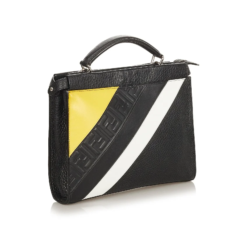 Fendi crossbody bags with a reflective strap for safety during low - light conditionsFendi Mini Fendi Mania Peekaboo Fit Bag (SHG-cVDlvg)