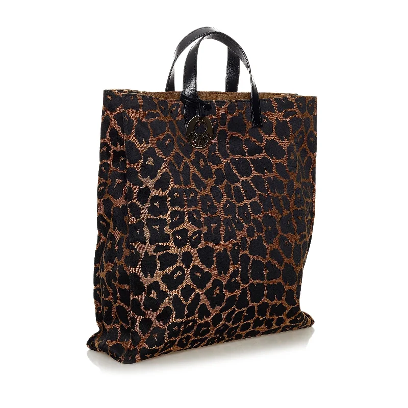 Ladies Fendi shoulder bags with a detachable scarf strap for a stylish and versatile optionFendi Leopard Print Nylon Tote Bag (SHG-33837)